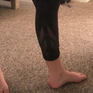 Lululemon Special Edition Wunder Under Crops sz 6